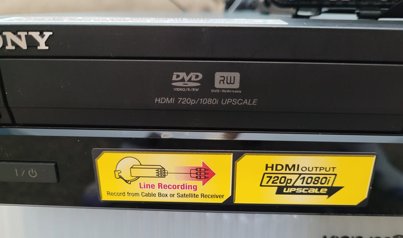 Sony RDR-VX525 VCR/DVD Recorder/Player with Remote Control & Manual
